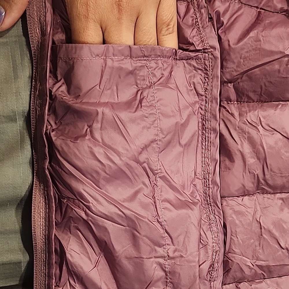 Women's Mauve Quilted Puffer Vest. - Picture 10 of 11